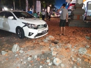 Powerfull  7.1 earthquake with epicenter at Lombok Rinjani, tsunami warning and damage in Bali