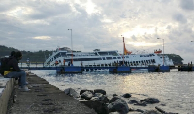 Capsized Ferry at Padang Bai still not evacuated