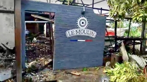 French restaurant and three attached businesses burned down in the early morning in Umalas / North Kuta.