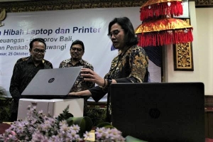 Balinese schools receiving 200 laptops and 300 printers used during the latest IMF-WBG meetings