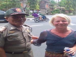 Confused western woman holidaying in Bali troubled Ubud police and after second arrest finally handled over to social services