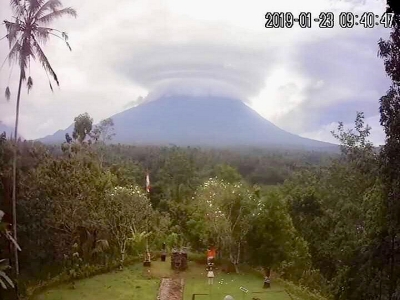 Mount Agung entertained us today with the UFO shaped clouds &quot; Altocumulus Lenticularis&quot;.